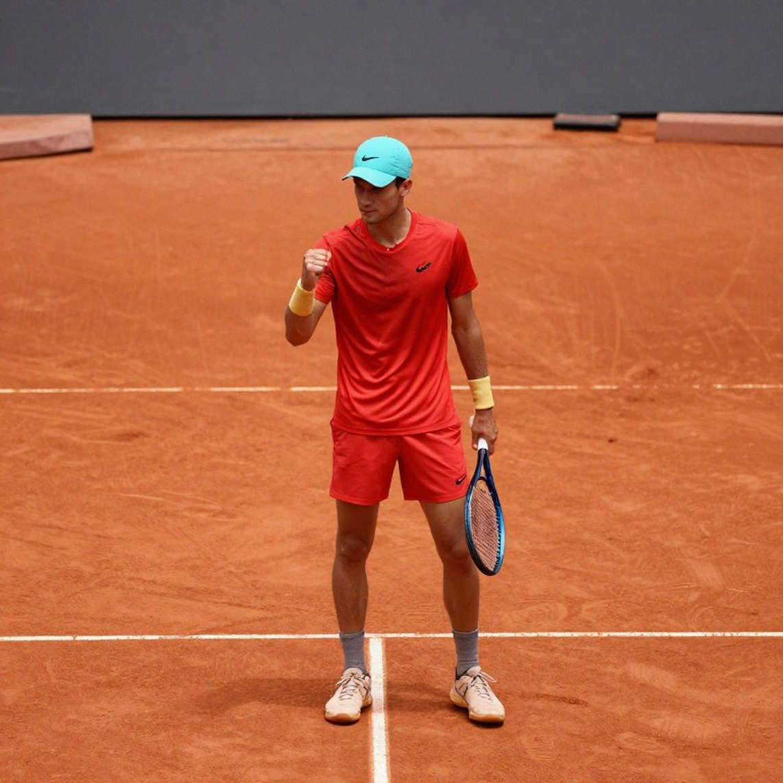 Carlos Alcaraz vượt qua cú sốc đầu trận để tiến vào vòng hai US Open