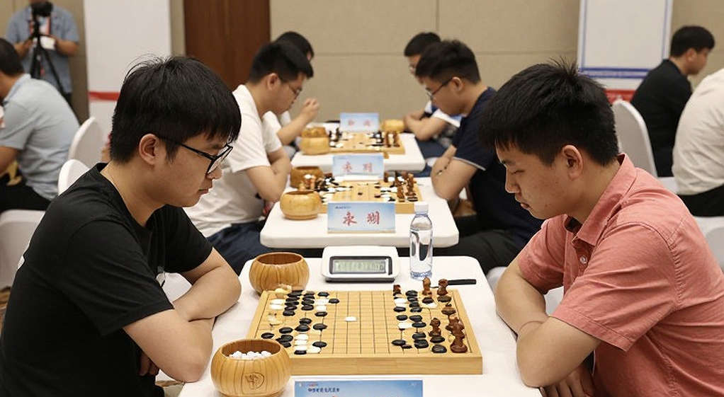 Wesley So and Awonder Liang Stay Perfect at the US Chess Championship: A View from the Forgotten Sidelines After 1.d4 d5