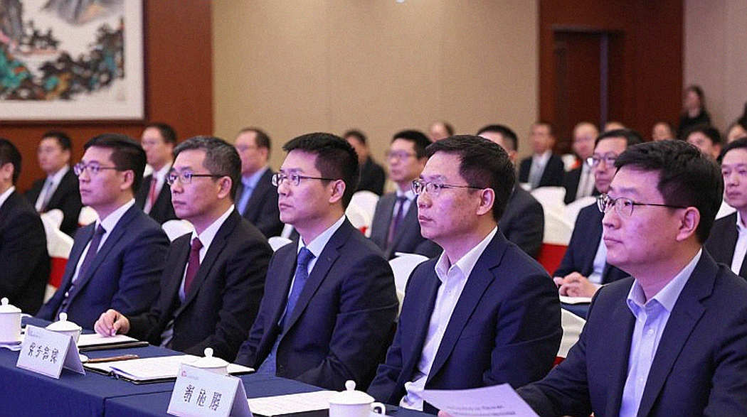 Cờ vua 2026: Hai ngai vàng và cái bẫy của những kết luận thiếu dữ liệu