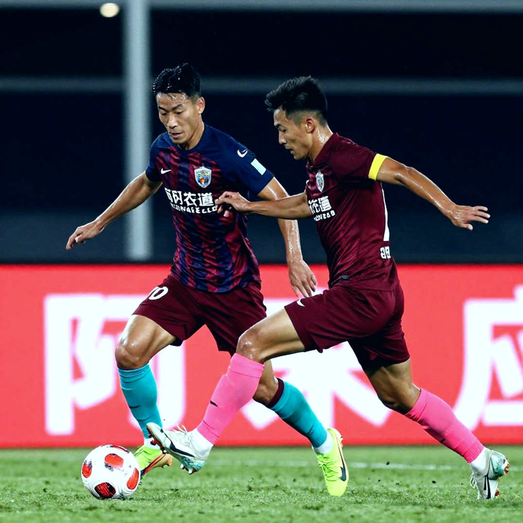 Patrick Dorgu Off at 29 Minutes: The Non-Contact Injury Signal and Manchester United's October Equation