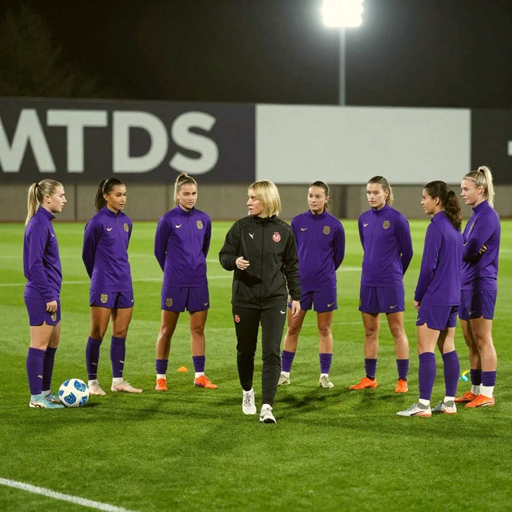 Vạch việt vị ở V.League: Khi trọng tài trở thành biên tập viên của trận đấu